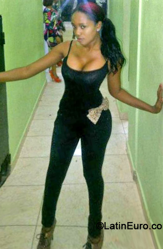 Date this gorgeous Dominican Republic girl Bianni from Santo Domingo DO18002