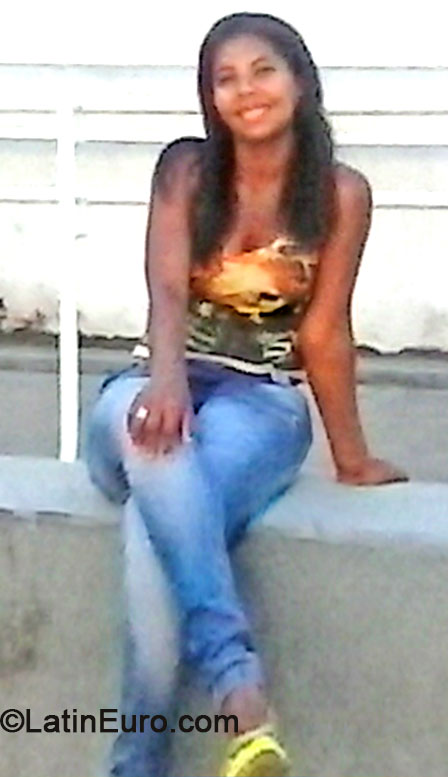 Date this voluptuous Brazil girl Andreia from Porto Seg uro BR8377