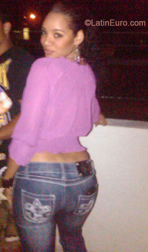 Date this sensual Dominican Republic girl Yocasti from Santiago DO18053