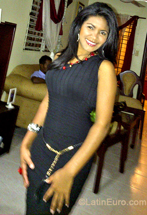 Date this nice looking Dominican Republic girl Alba from Santo Domingo DO18109