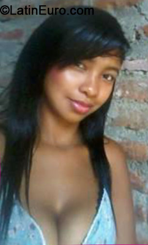 Date this sultry Colombia girl Daniela from Cali CO14659