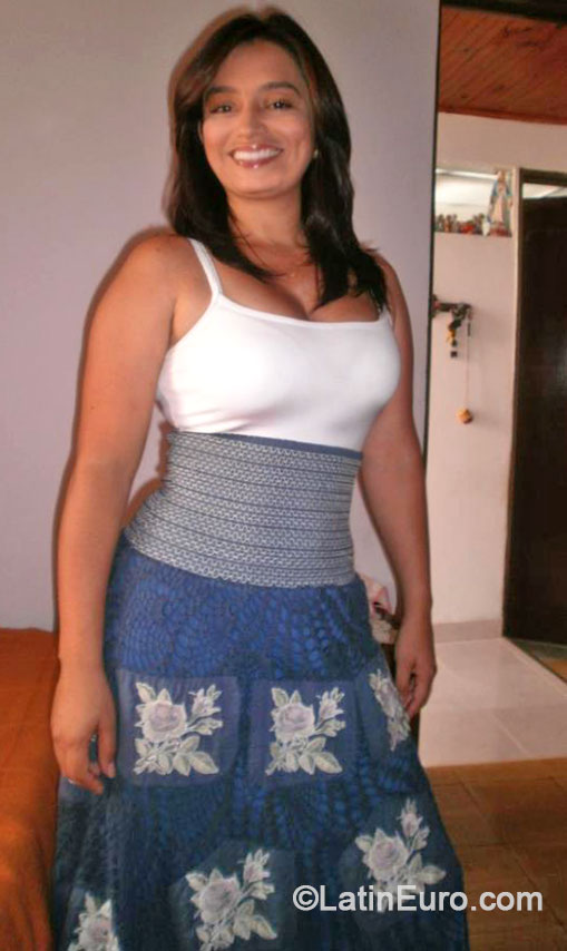 Date this attractive Colombia girl Alejandra from Chinchina CO14671