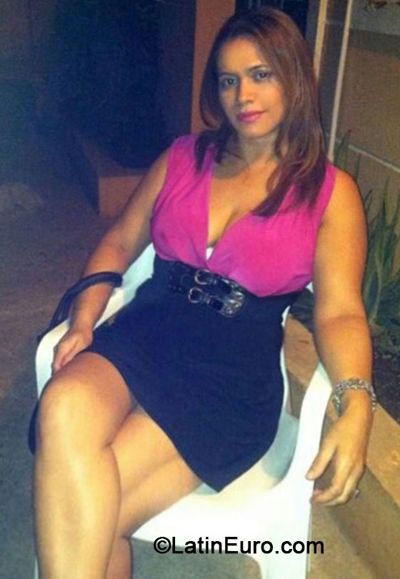 Date this young Dominican Republic girl Crizida from Santo Domingo DO18177