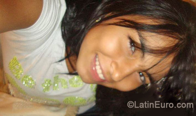 Date this sultry Colombia girl Monica from Cali CO14691