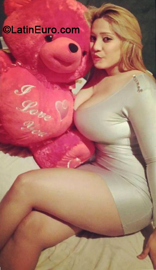 Date this attractive Dominican Republic girl Carmen from Santo domingo DO18194
