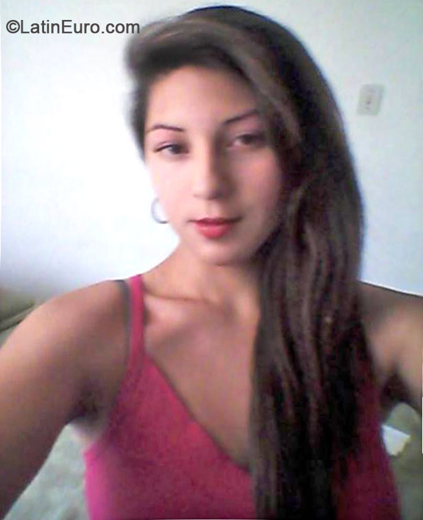 Date this nice looking Colombia girl Kelly from Bogota CO14701