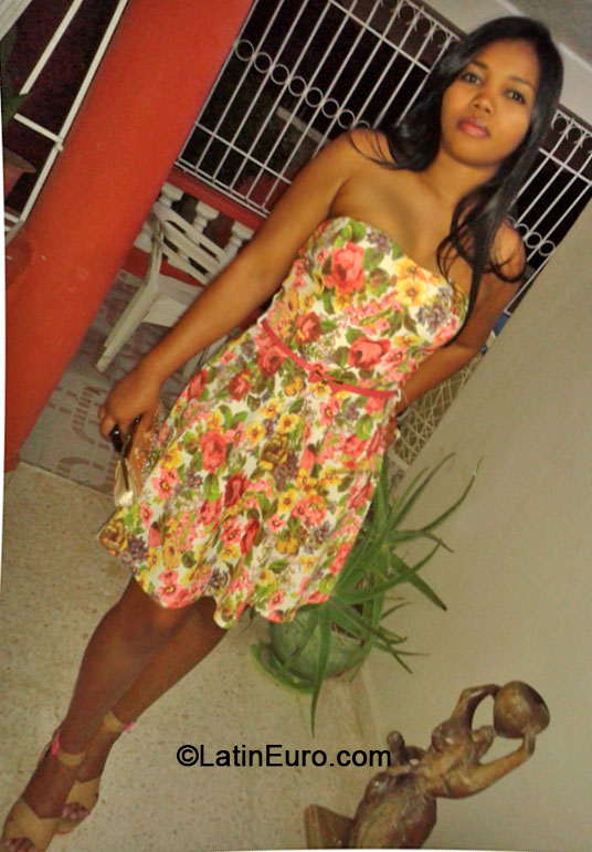 Date this good-looking Dominican Republic girl Carol from Santo Domingo DO18282