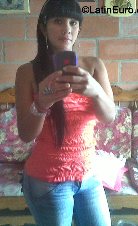 Date this sensual Colombia girl Shari from Medellin CO14721