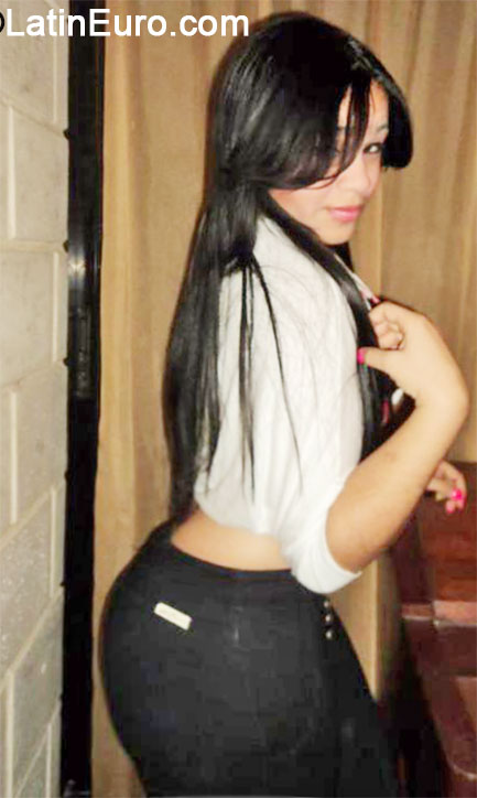 Date this good-looking Dominican Republic girl Yudisel from Santo Domingo DO18229