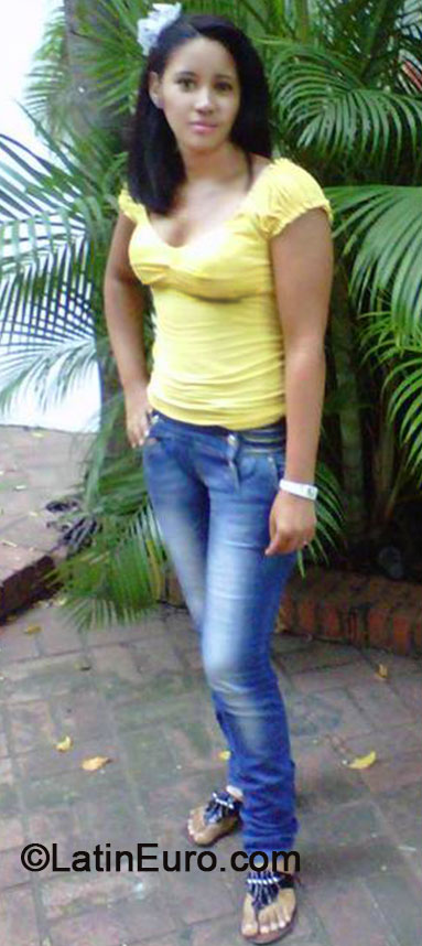 Date this cute Dominican Republic girl Diana carolina from Santo Domingo DO18230