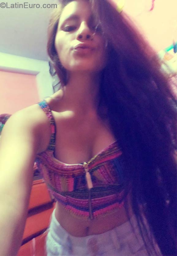 Date this georgeous Peru girl Flavia from Lima PE903