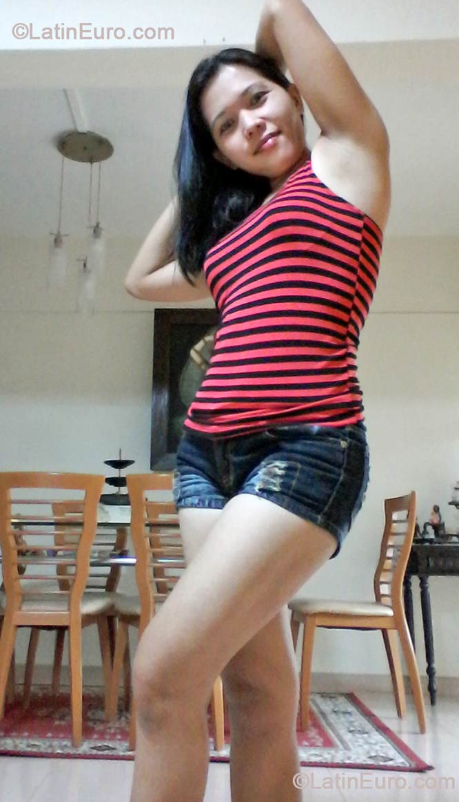Date this hard body Philippines girl Leonora from Maasin PH617