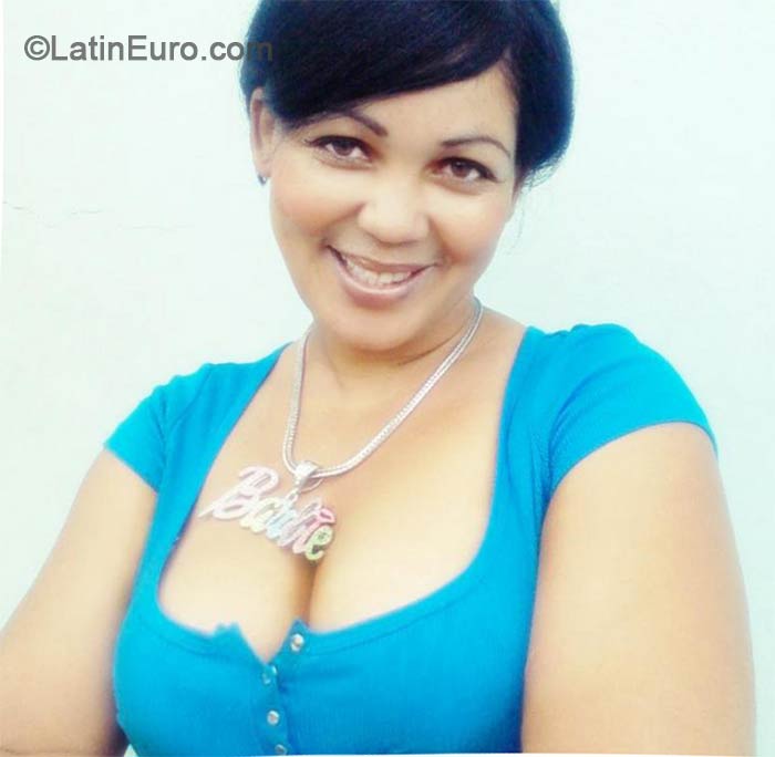 Date this voluptuous Dominican Republic girl Kilci from Santo Domingo DO18511