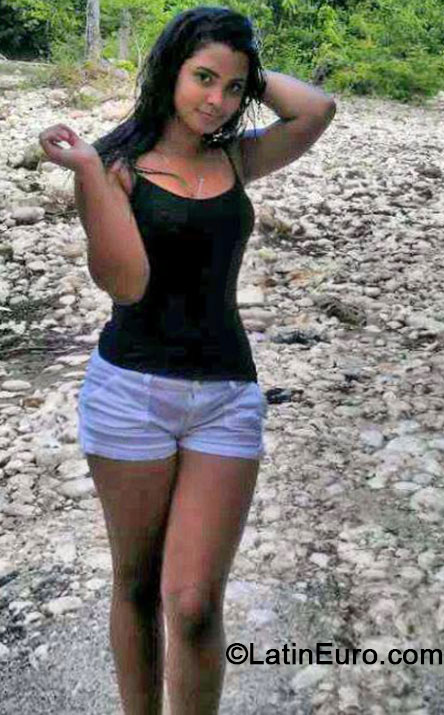 Date this charming Dominican Republic girl Carmen fernande from Moca DO18563