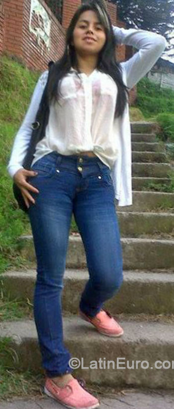 Date this tall Colombia girl Nata from Bogota CO14969