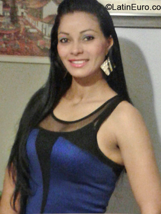 Date this athletic Dominican Republic girl Elisabeth from Santo Domingo DO18593