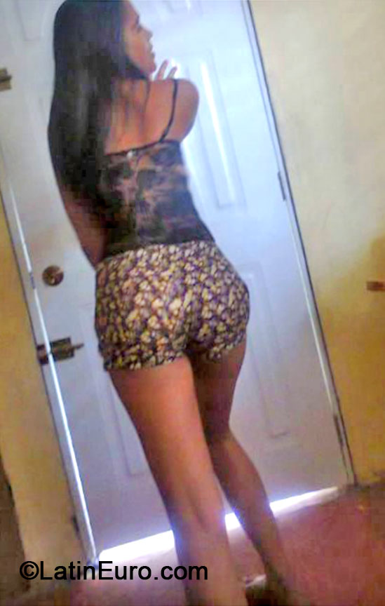 Date this sultry Dominican Republic girl Yaneyri from Santiago De Los Caballeros DO18833