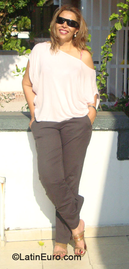 Date this cute Colombia girl Victoria from Cali CO15027