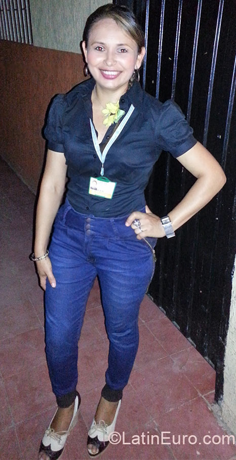 Date this young Colombia girl Julia from Bogota CO15074
