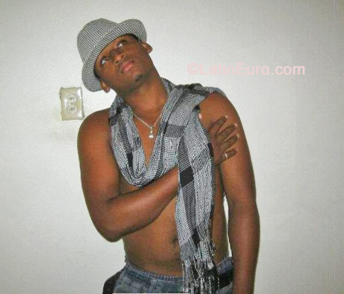 Date this exotic Dominican Republic man Luis from Santo Domingo DO19190