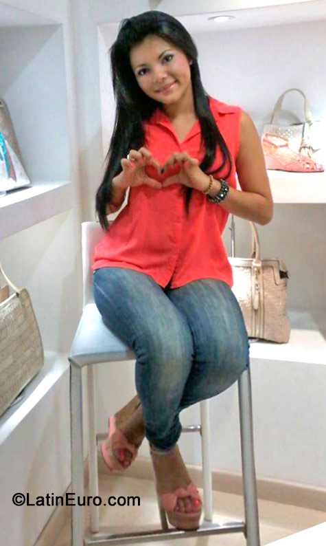 Date this tall Colombia girl Yesenia from Bucaramanga CO15318