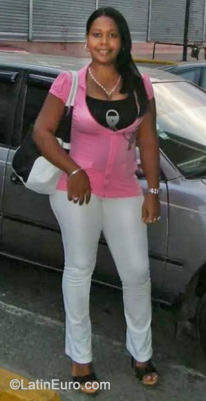 Date this nice looking Dominican Republic girl Tania from Santo Domingo DO19213