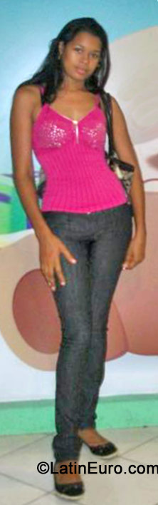 Date this georgeous Dominican Republic girl Yuderka from Santo Domingo DO19273