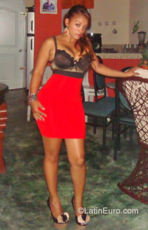 Date this fun Dominican Republic girl DANIELA from La Vega DO19274