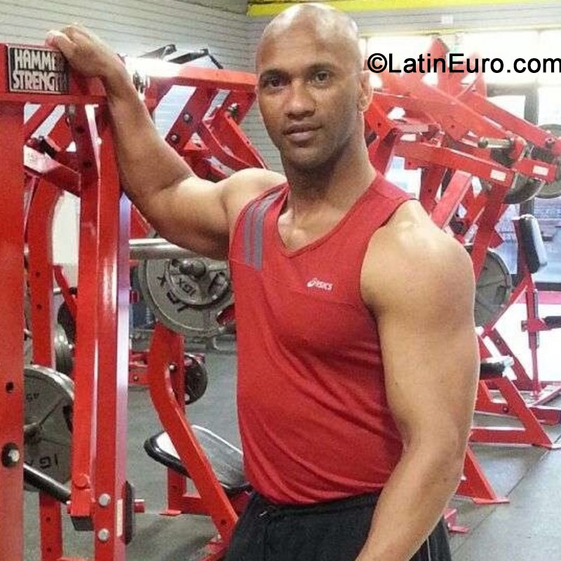 Date this sultry United States man Efrem from Denver US15107