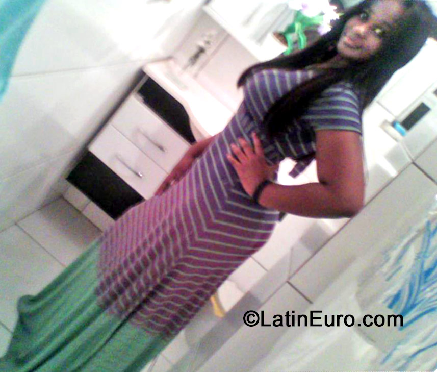 Date this hot Brazil girl Lais from Rio De Janeiro BR9098