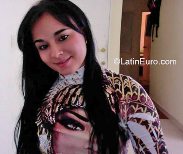 Date this attractive Colombia girl Shirli from Tulua CO15389