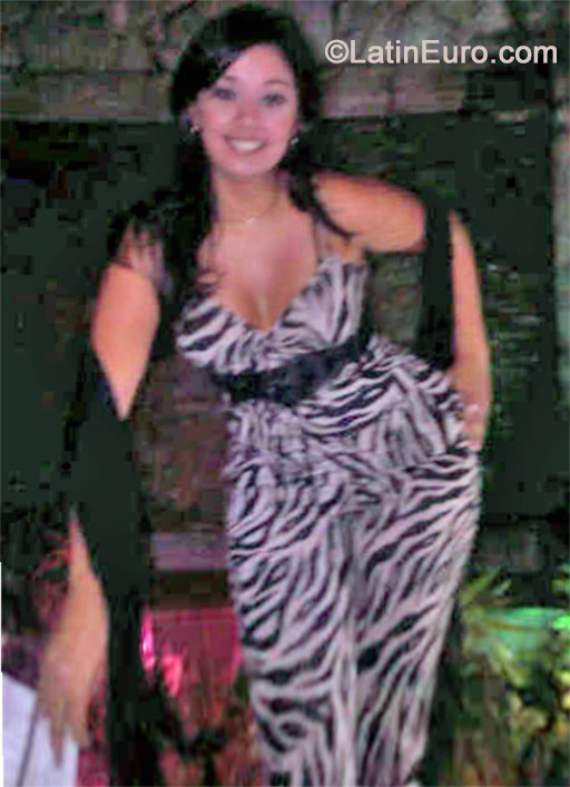 Date this hot Venezuela girl Yamileth from Caracas VE276