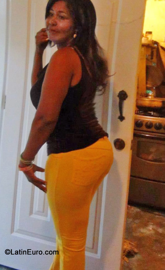 Date this funny Dominican Republic girl Tomasina from Santo Domingo DO19332