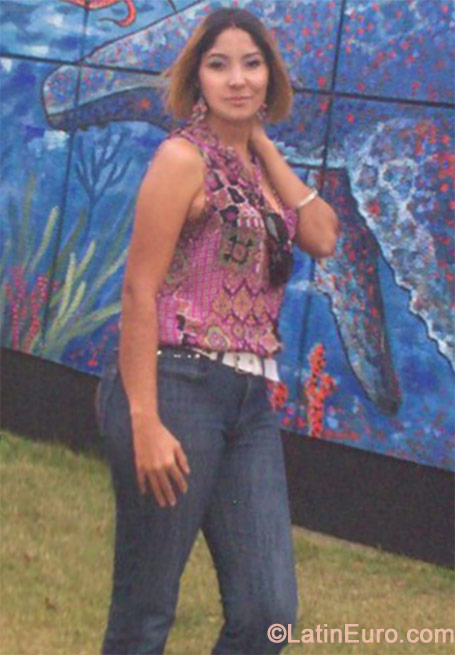 Date this happy Dominican Republic girl Kimayra from Santo Domingo DO19363