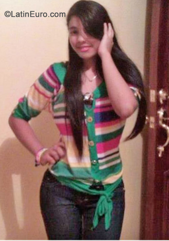 Date this athletic Dominican Republic girl Karina from Mao Valverde DO19386