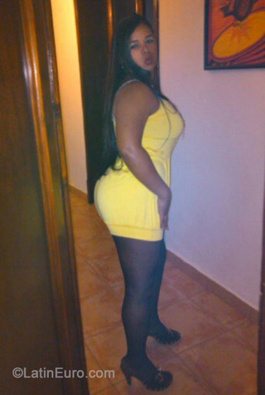 Date this nice looking Dominican Republic girl Yerka from Santiago DO29528