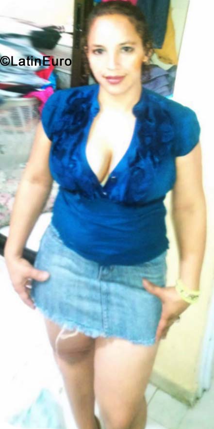 Date this nice looking Dominican Republic girl Anacristina from Santiago DO19494