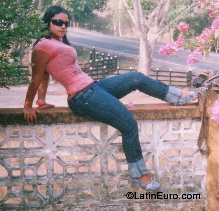 Date this georgeous Colombia girl Sakey from  CO15561