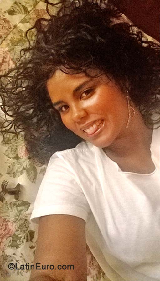 Date this attractive Brazil girl Marly from Salvador BR8906
