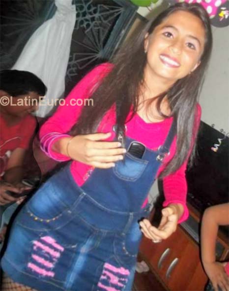 Date this cute Colombia girl Yuly Andrea from Bucaramanga CO15618