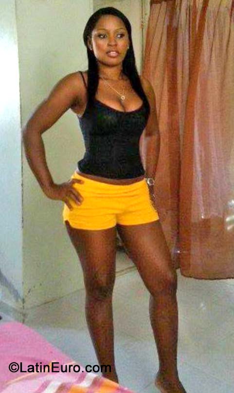 Date this happy Dominican Republic girl Ana from Santo Domingo DO19681