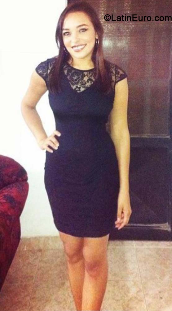 Date this hard body Colombia girl Viviana from Yopal CO16491