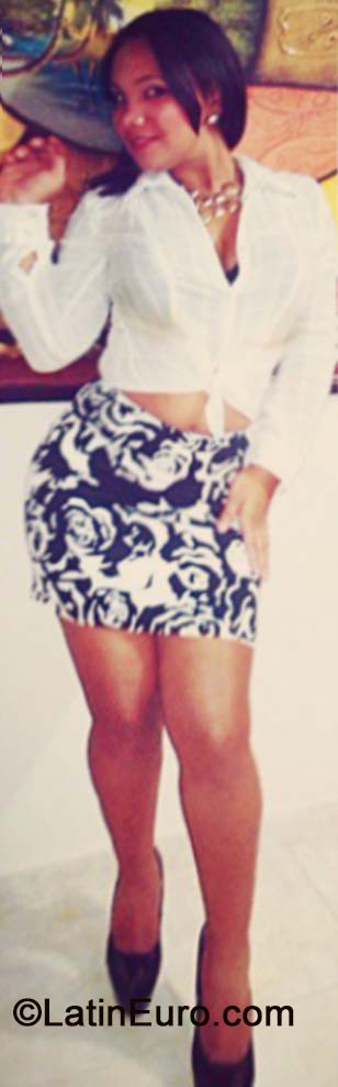 Date this gorgeous Dominican Republic girl Johanny from Santiago DO19825