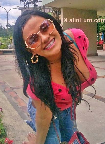 Date this nice looking Colombia girl ALEJANDRA from Bogota CO15842