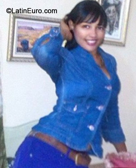 Date this georgeous Dominican Republic girl Laura tineo from Santo Domingo DO19860