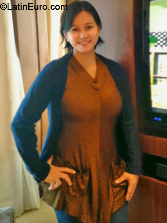 Date this fun Philippines girl Jenny from Manila PH676