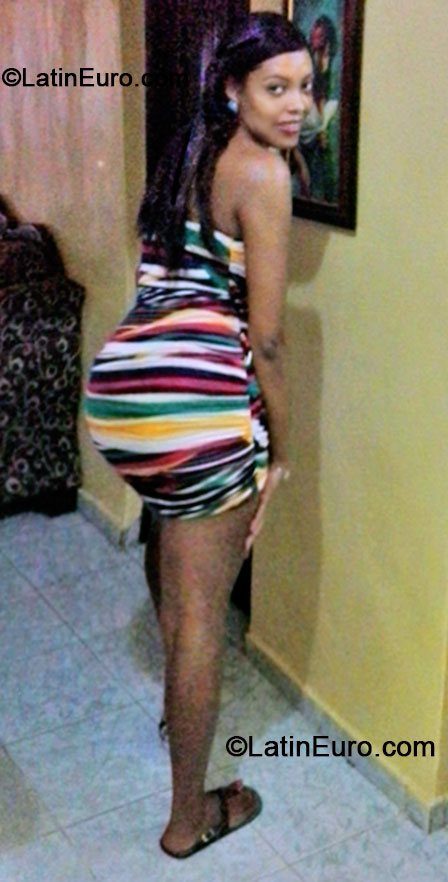 Date this sultry Dominican Republic girl Evelin from Puerto Plata DO20663