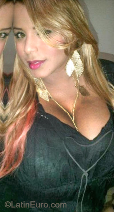 Date this gorgeous Dominican Republic girl Erdelania from Santo Domingo DO20442