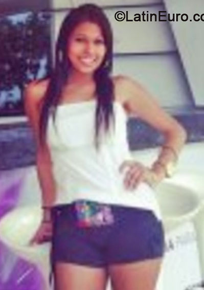Date this passionate Colombia girl CAROLINA from Bogota CO16080