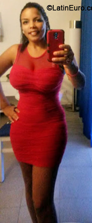 Date this exotic Dominican Republic girl Carolina from Santo Domingo DO19977